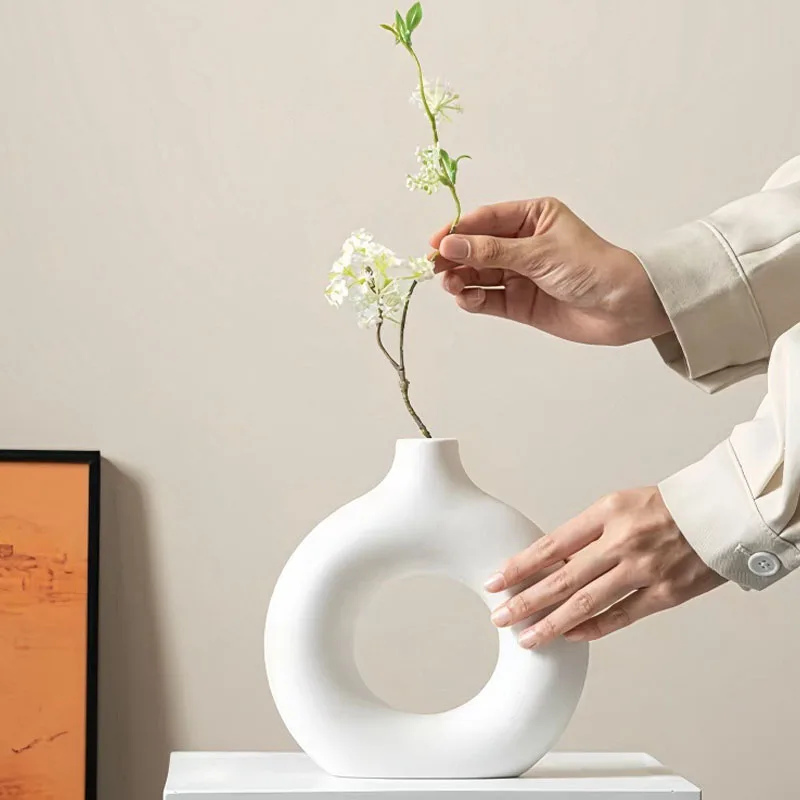 Flache, minimalistische, einfache Vase, Donut-Form, einzelner – Bild 5