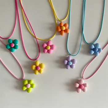 LATS Süße bunte Blumen-Anhänger-Halskette für Frauen und Mädchen, Blumen-Design, Seilkette, Halsreifen